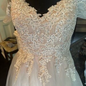 Elegant Lace Bridal Gown